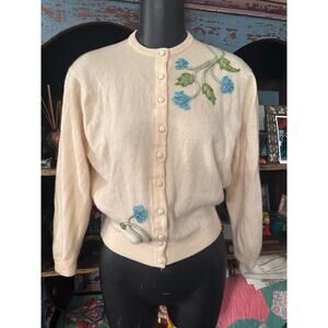 VINTAGE ALL SEASON 50'S 60'S FLORAL EMBROIDERED BEADED CASHMERE CARDIGAN SWEATER
